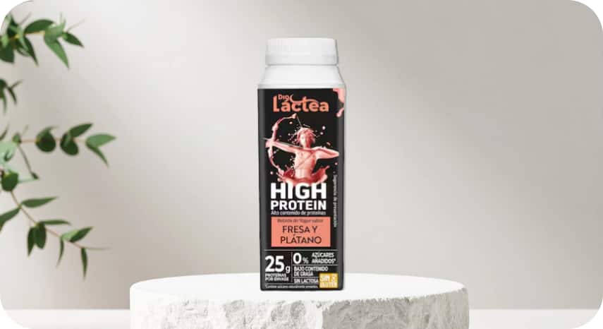 Delicioso batido alto en proteínas sabor fresa y plátano